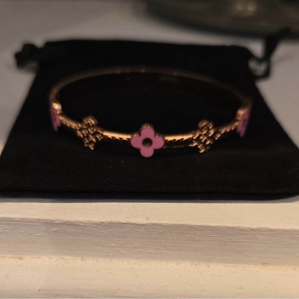Bracelet Luxury Gold And Pink Floral Bangle Bracelet (Nwots)